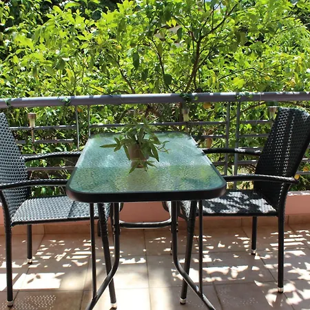 The - Garden View Appartement Lamía